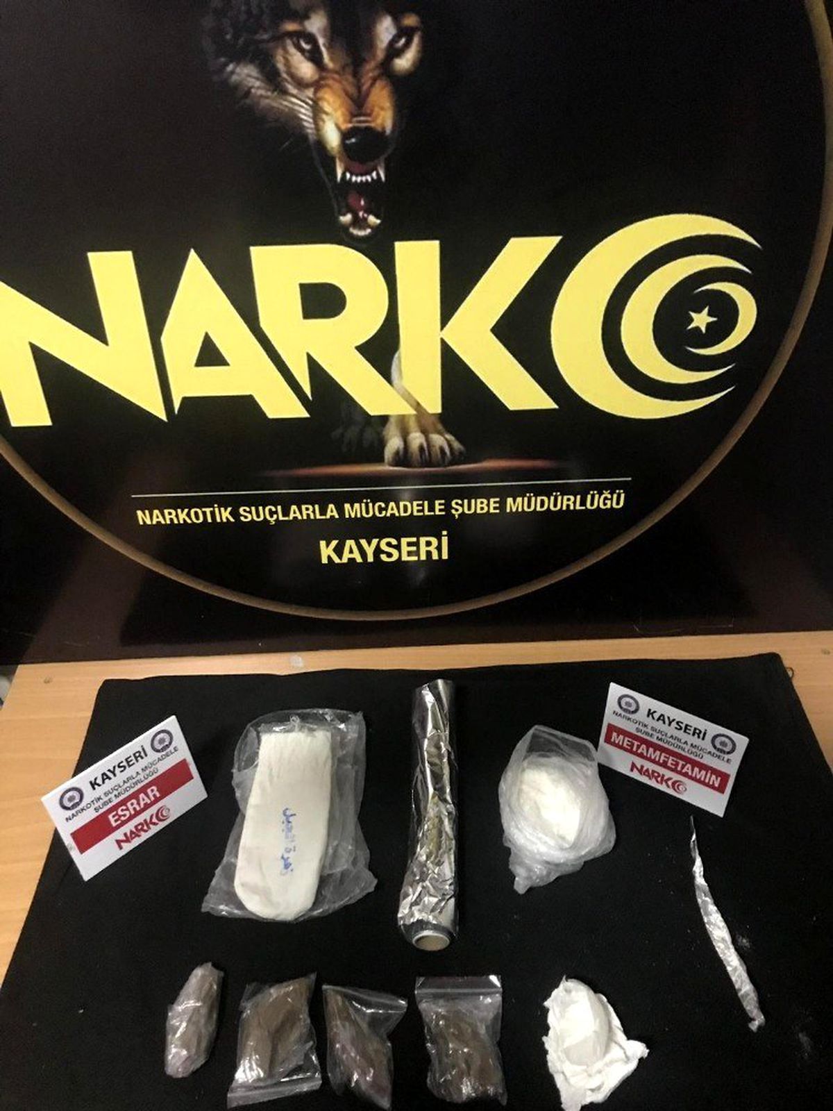 Uyuşturucuyu kapı pervazına gizlemiş