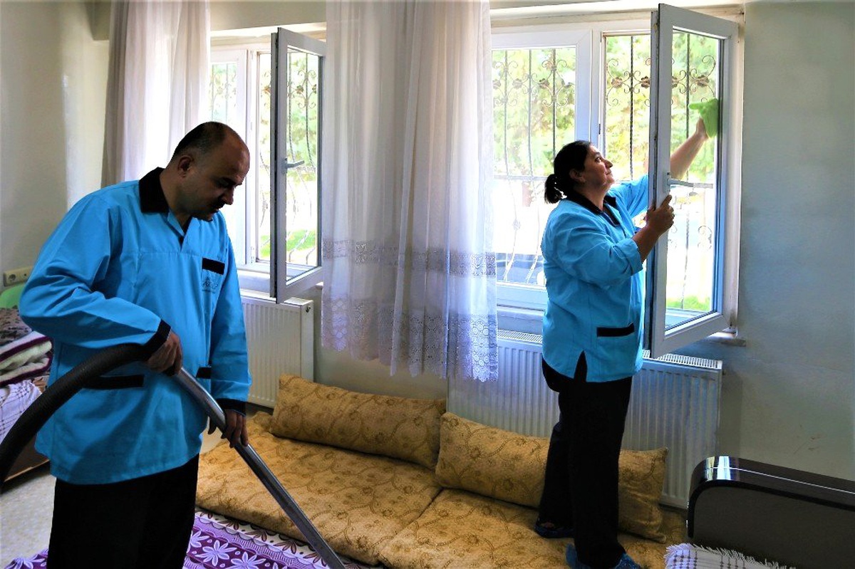 Yaşlı ve muhtaçlar Büyükşehir\'le hayata tutunuyor
