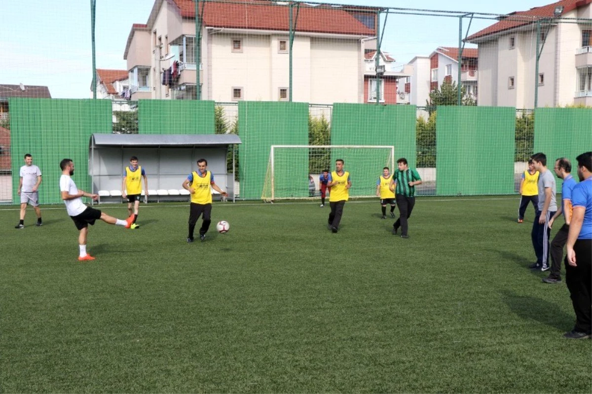 Yeşil sahaların en özel maçında kazanan dostluk oldu