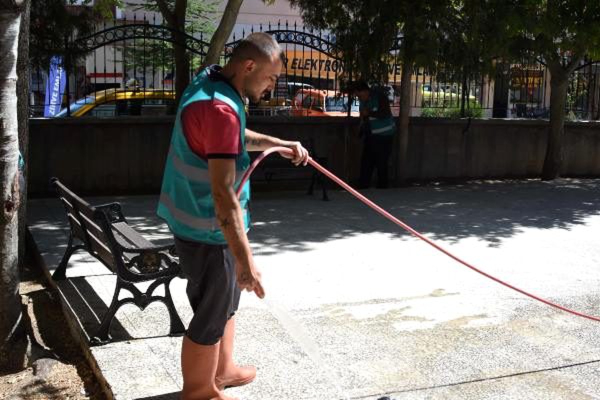 Yükümlüler, farkındalık için cami temizliği yaptı