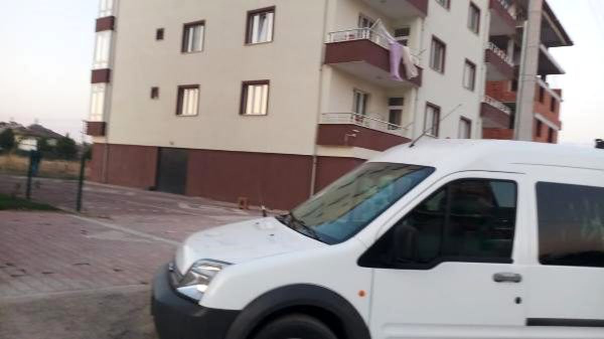 3\'üncü kattaki balkondan düşen genç kız öldü