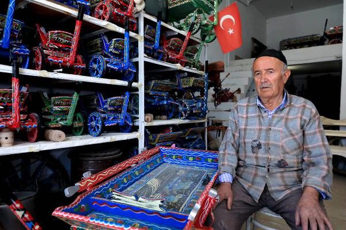 60 yıllık at arabası ustası zamana direniyor