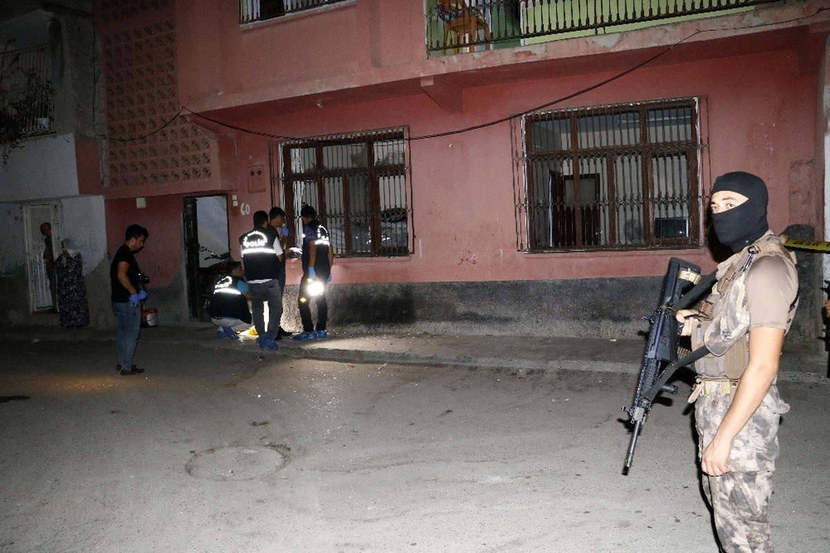 Adana\'da gece yarısı eve atılan EYP paniğe neden oldu