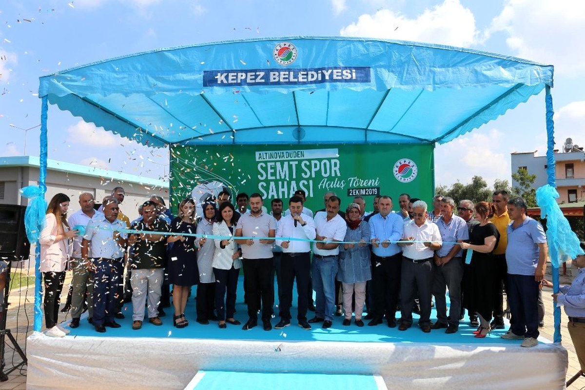 Altınova spor sahası hizmete açıldı