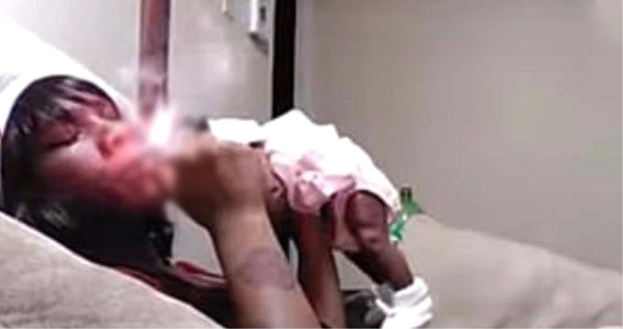 Amerikalı anne canlı yayında bir aylık bebeğinin yüzüne sigara dumanı üfledi
