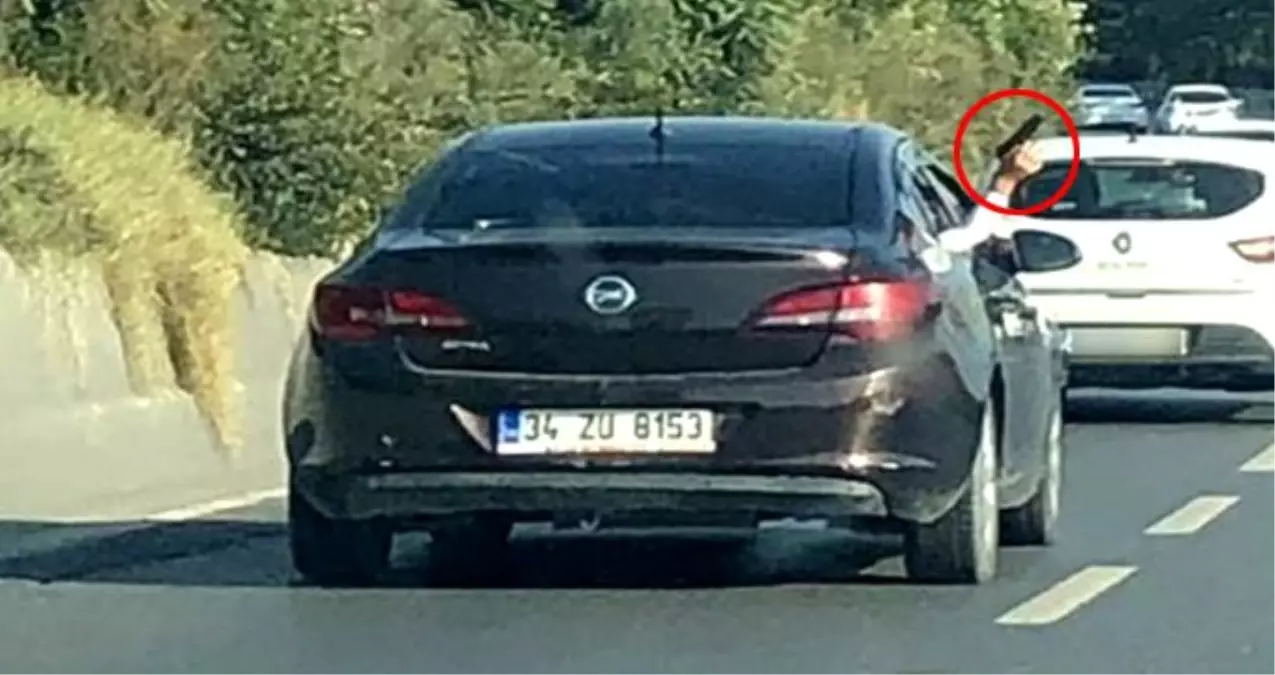 İstanbul\'da tepki çeken fotoğraftaki tabanca oyuncak çıktı