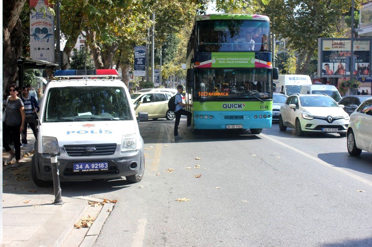 Bağdat Caddesi\'nde yaya geçidi nöbeti
