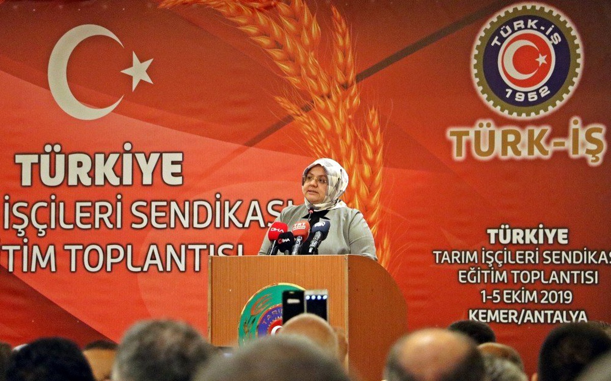 Bakan Selçuk\'tan geçici işçileri sevindirecek haber