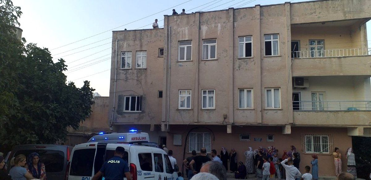 Balkondan hurda verirken akıma kapılan kadın hayatını kaybetti