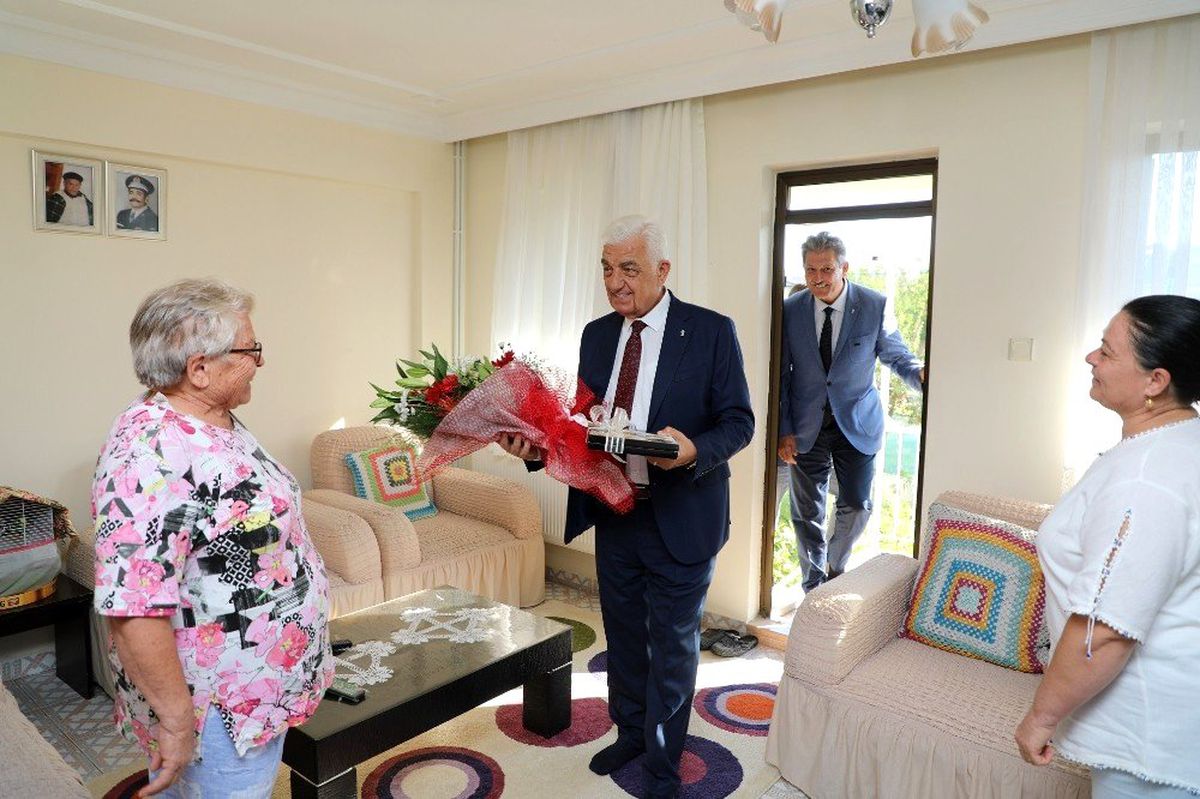 Başkan Gürün\'den Yaşlılar Günü\'nde anlamlı ziyaret