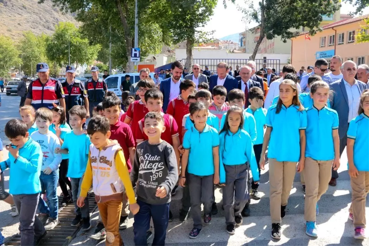 Başkan Öztürk: "Trafikte riayet etmemiz gereken konu yayaların önceliğidir"