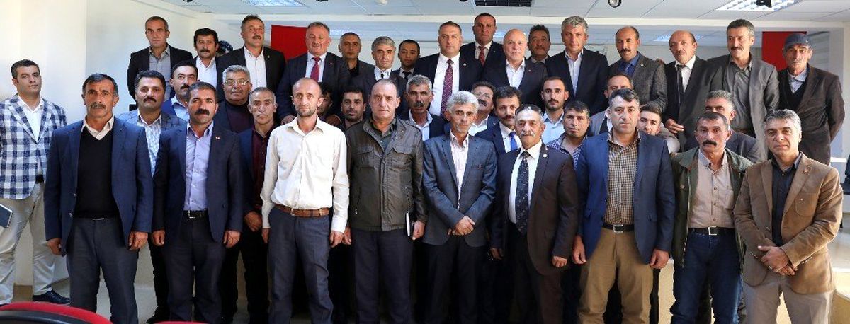 Başkan Sekmen Şenkaya\'da muhtarlarla buluştu