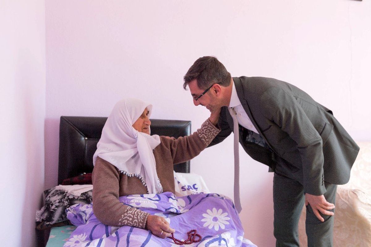 Başkan Tanğlay\'dan yaşlılara ziyaret