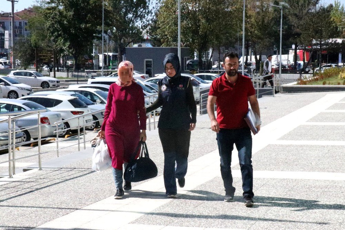 Bolu\'da 3 yıldır firari FETÖ şüphelisi kadın adliyeye sevk edildi