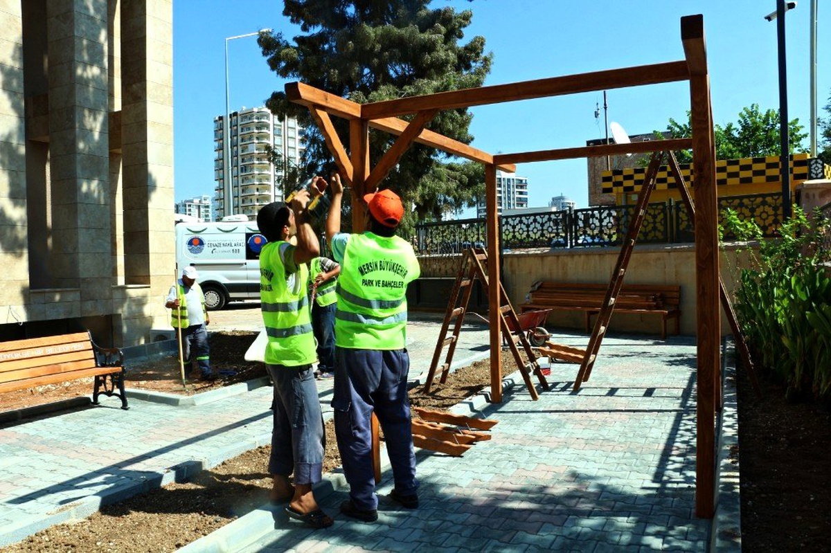 Büyükşehir Belediyesi\'nden Cemevi bahçesine peyzaj düzenlemesi