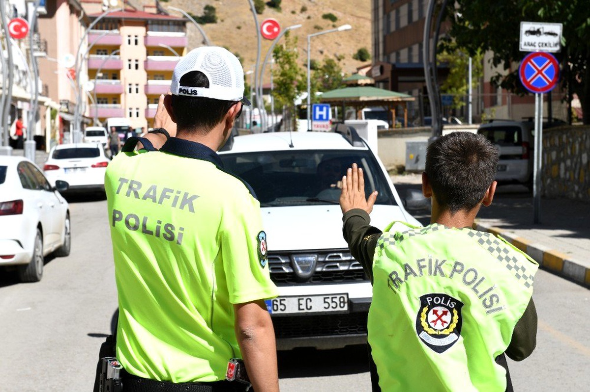 Çatak\'ta \'Yaya Güvenliğinin Nöbetçisiyiz\' uygulaması