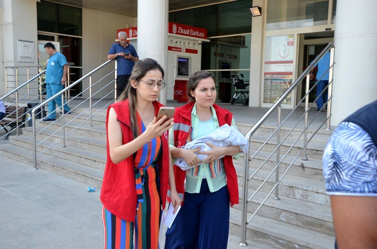 Çöpte bulunan bebek Çocuk Evleri Sitesi Müdürlüğüne gönderildi