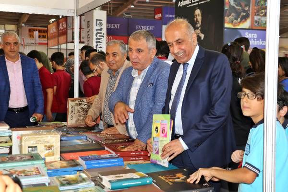 Diyarbakır\'da kitap fuarına 5 günde 100 bin ziyaretçi