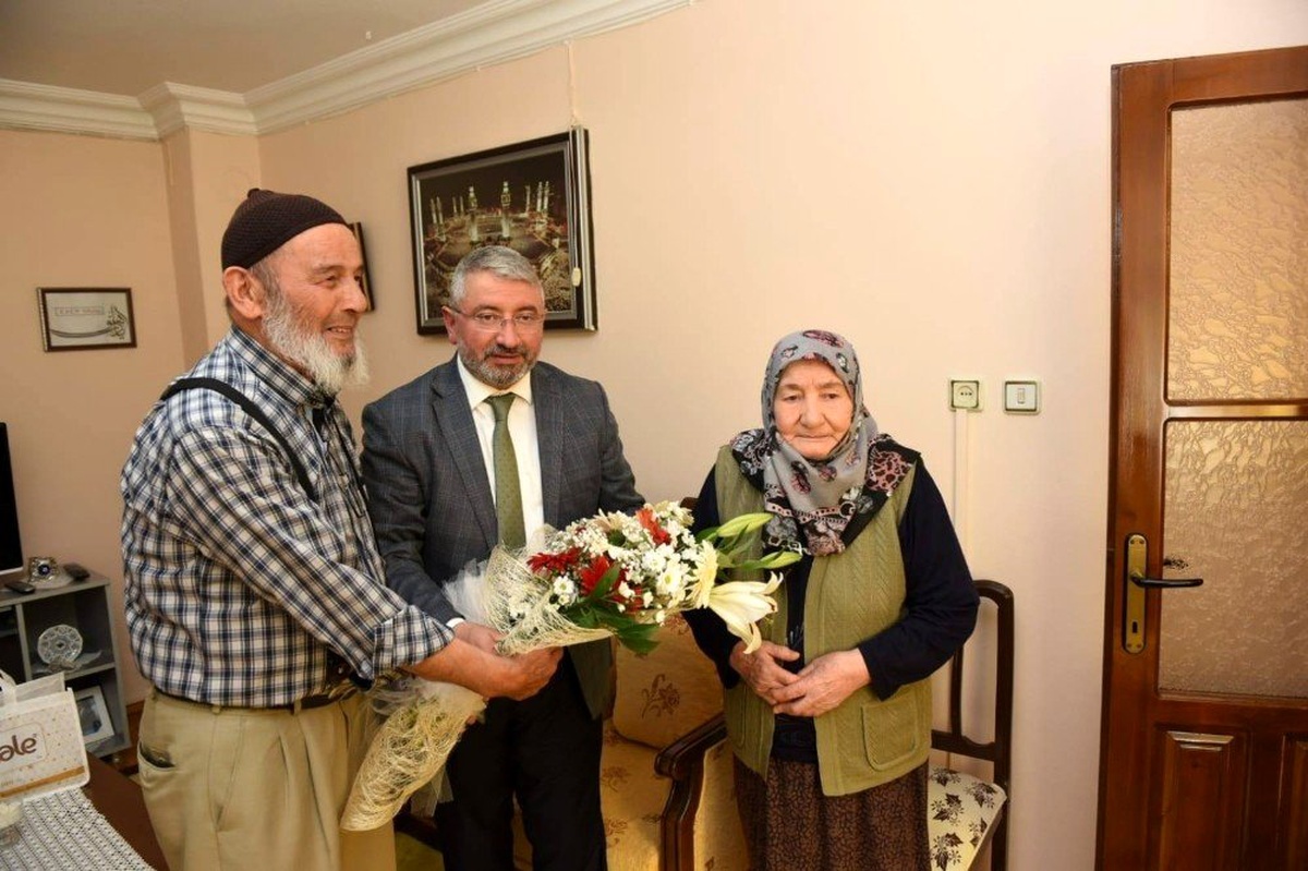 Dünya yaşlılar günü\'nde anlamlı ziyaret