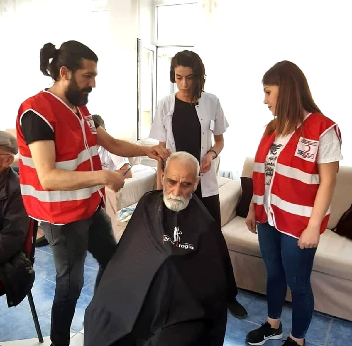 Dünya Yaşlılar Günü\'nde Huzurevi sakinleri unutulmadı