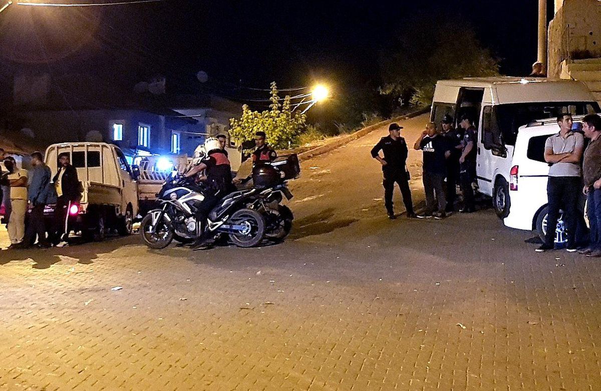 Edremit\'te iki aile arasında silahlı kavga: 1 ölü, 9 yaralı