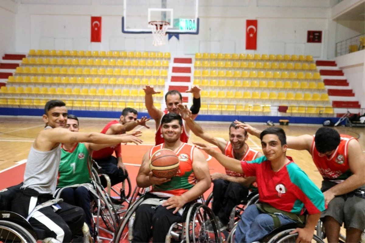 Engeli, basketbol tutkusunun önüne geçemedi