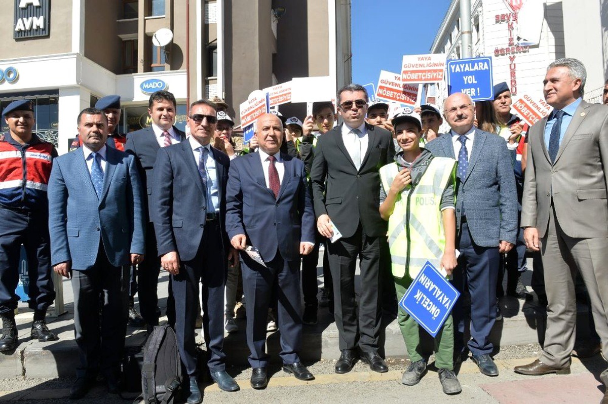 Erzurum\'da "Yaya Güvenliği Nöbeti" düzenlendi