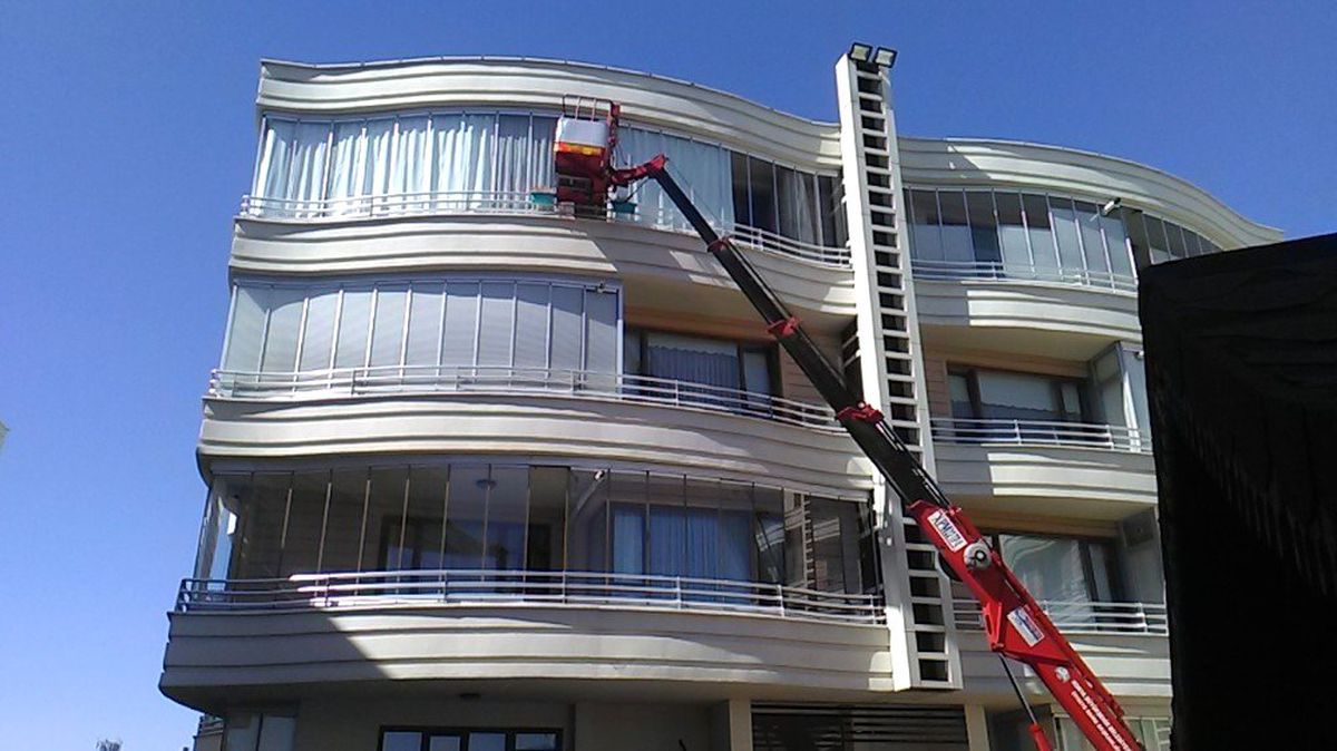 Evde uyuyakalan çifti itfaiye ve polis ekipleri uyandırdı