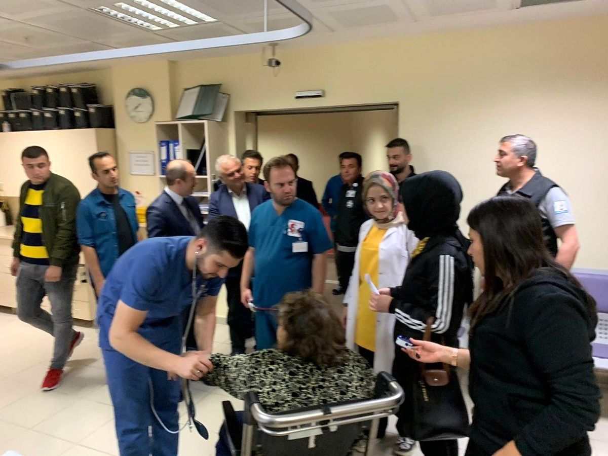 Hastalanan kadını Bayburt Valisi, makam otomobiliyle hastaneye götürdü