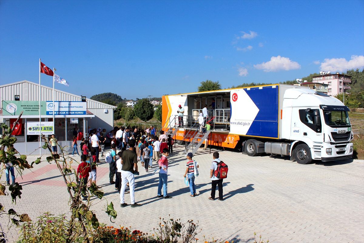 Hatay\'da simülasyon tırında deprem eğitimi