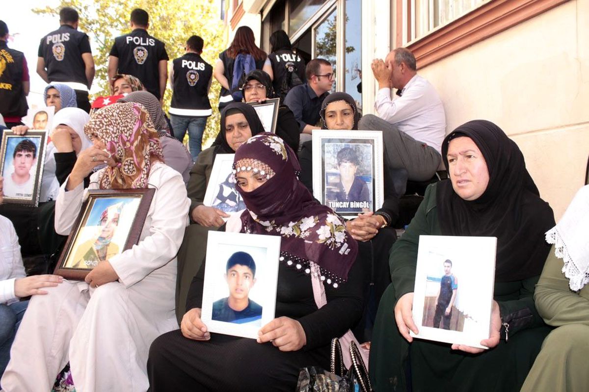HDP önündeki oturma eyleminde aile sayısı 50\'ye yükseldi