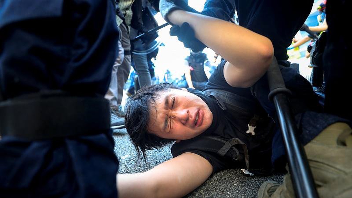 Hong Kong\'da 1 Ekim gösterilerinin bilançosu: 100 yaralı, 180\'den fazla gözaltı