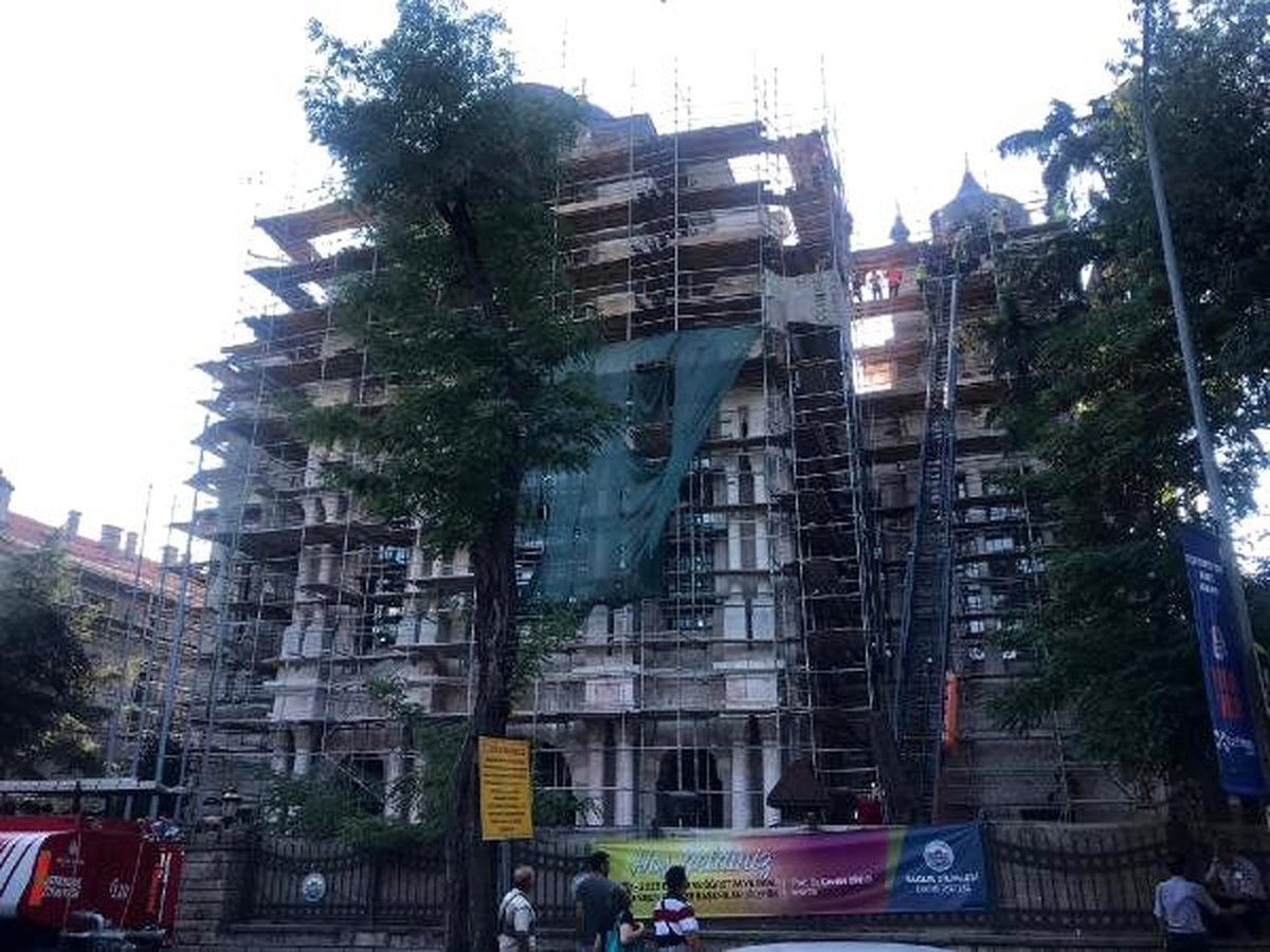 İstanbul sağlık bilimleri üniversitesi rektörlük binasında yangın (1)