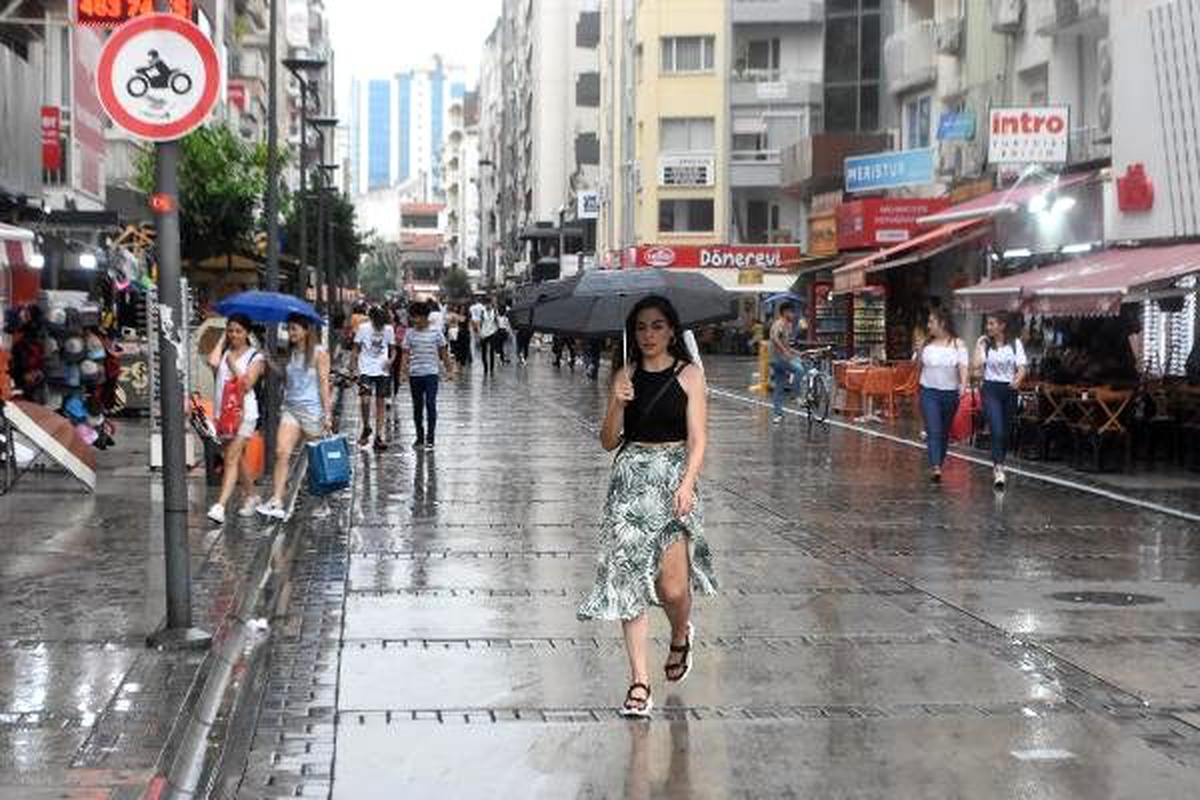 İzmir\'de, sağanak ve fırtına uyarısı