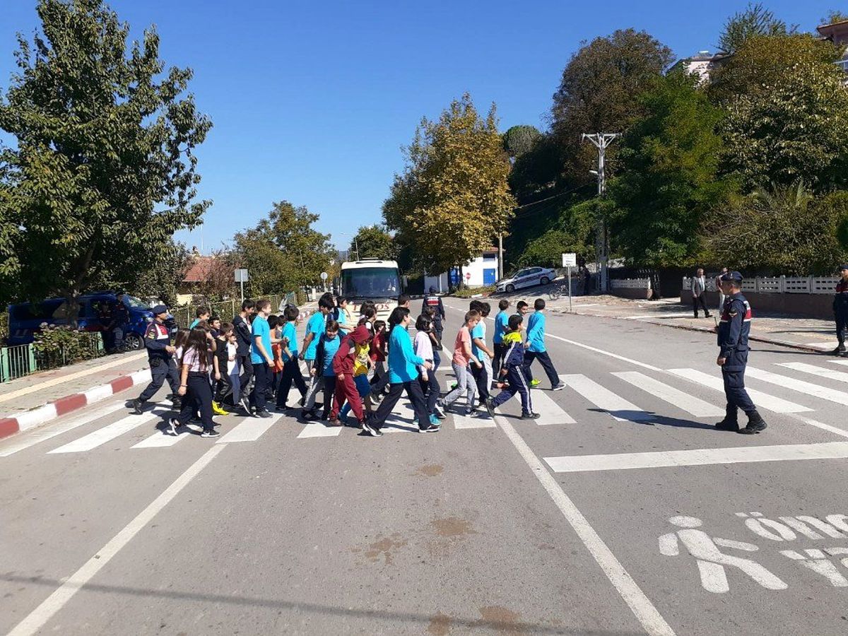 Jandarma beldelerde öğrencilere eğitim verdi