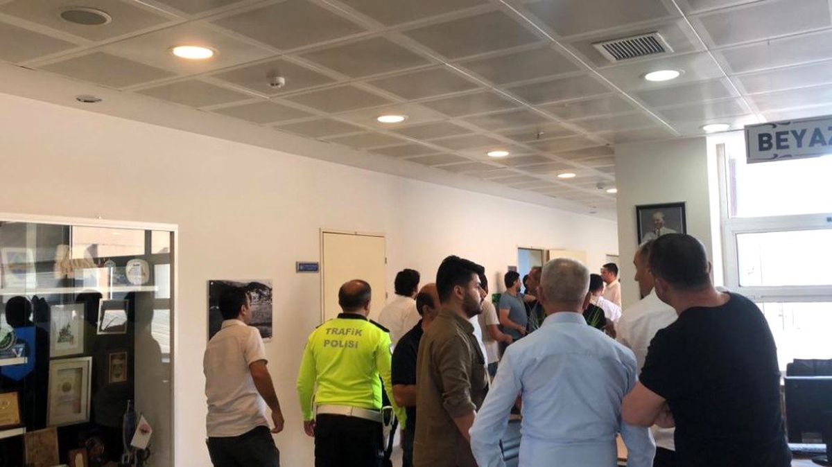 Kadın Belediye Başkan Yardımcısı rehin alındı