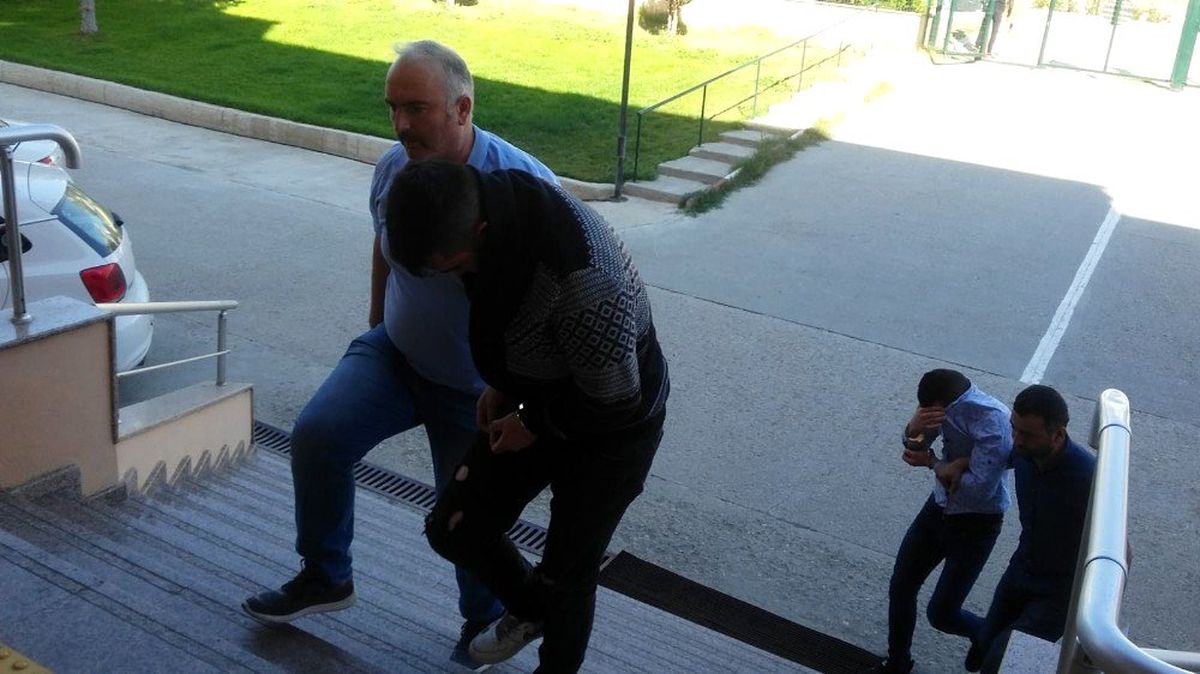 Kasayı çalamadılar, sadaka kutusunu çaldılar