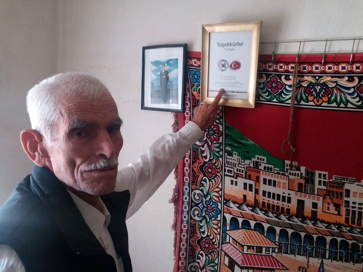 Kore gazisini Seul\'daki \'Barış Müzesi\'nde duygulandıran fotoğraf