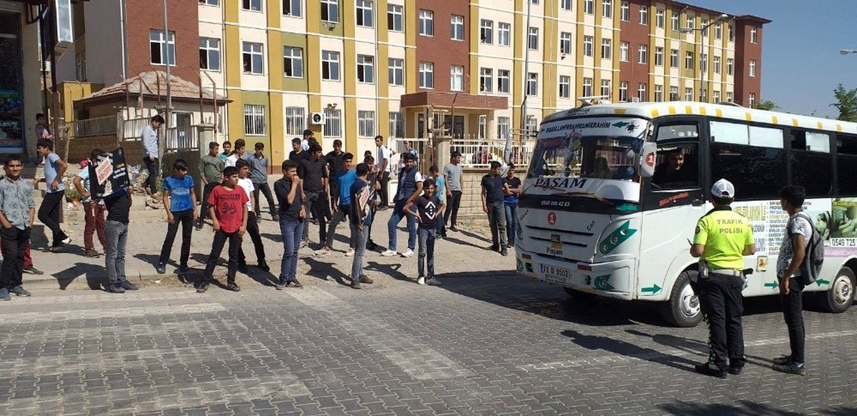 Kozluk\'ta yaya geçitlerinde uygulama