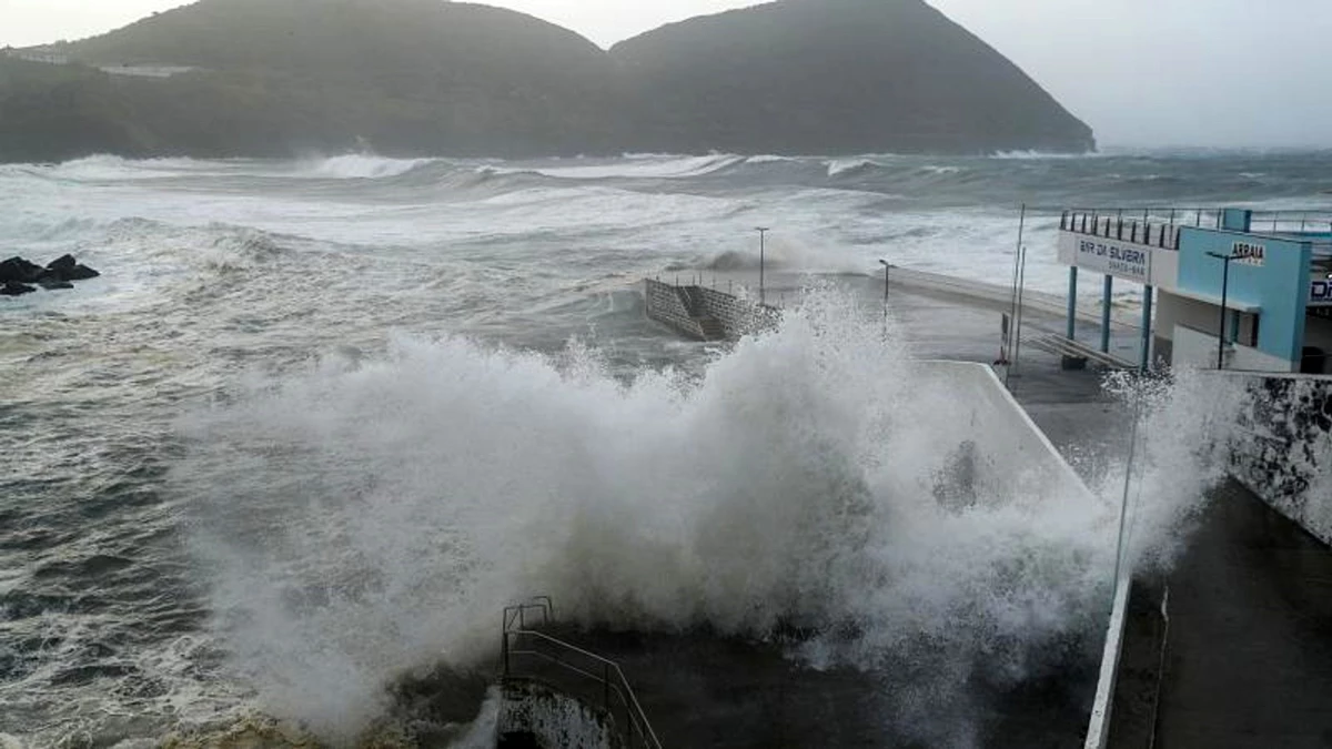 Lorenzo Kasırgası Atlas Okyanusu\'nda Portekiz adalarını vurdu