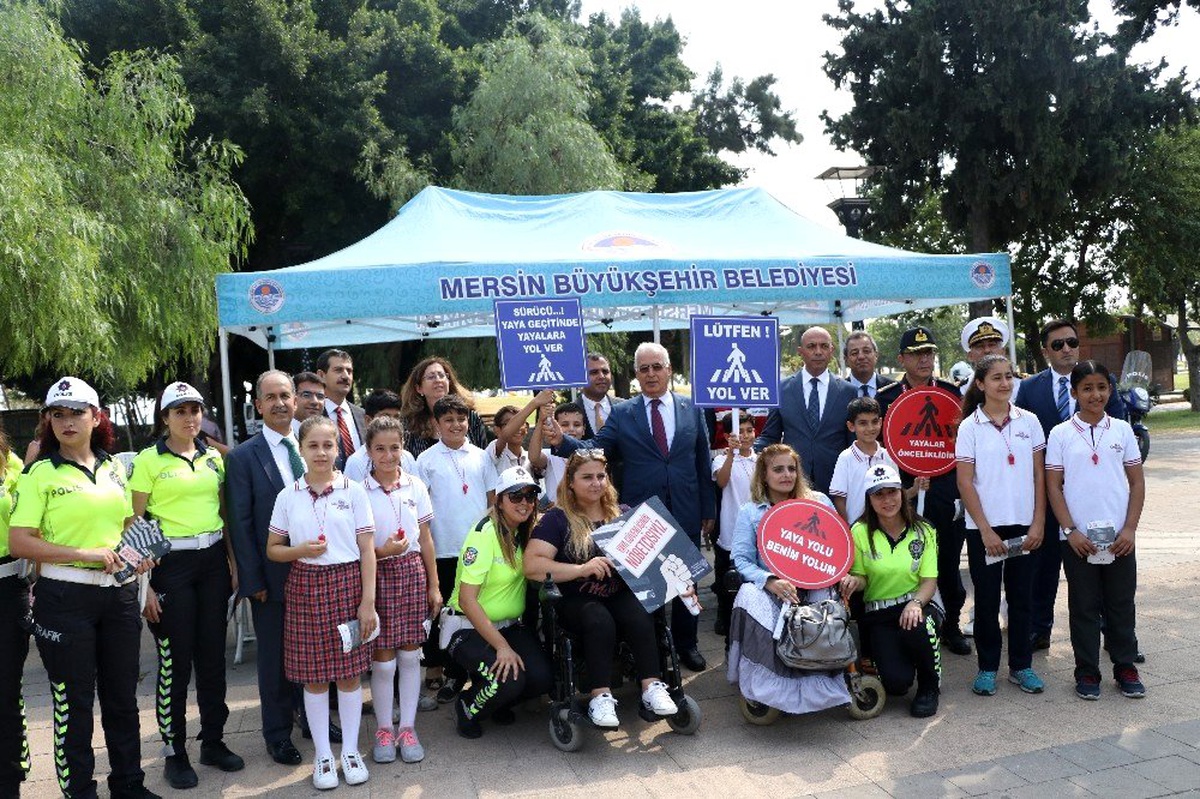 Mersin\'de "Yaya güvenliğinin nöbetçisiyiz" etkinliği