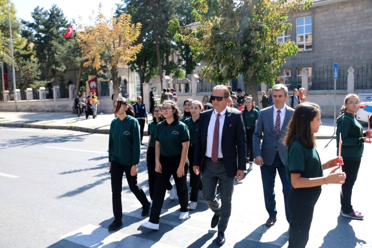 Milli Eğitim Müdürü Ekinci Yaya Geçidi Nöbeti Etkinliği\'ne Katıldı