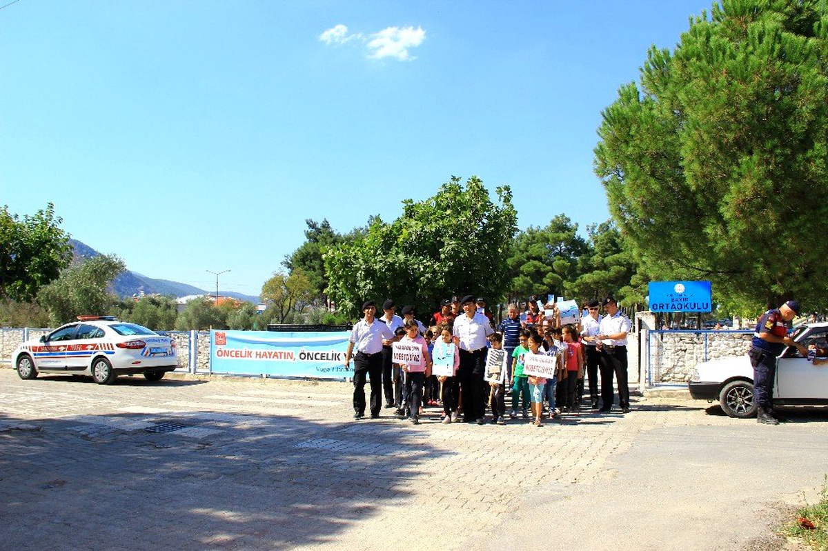 Muğla Jandarması 727 personelle \'Yaya nöbetinde\'