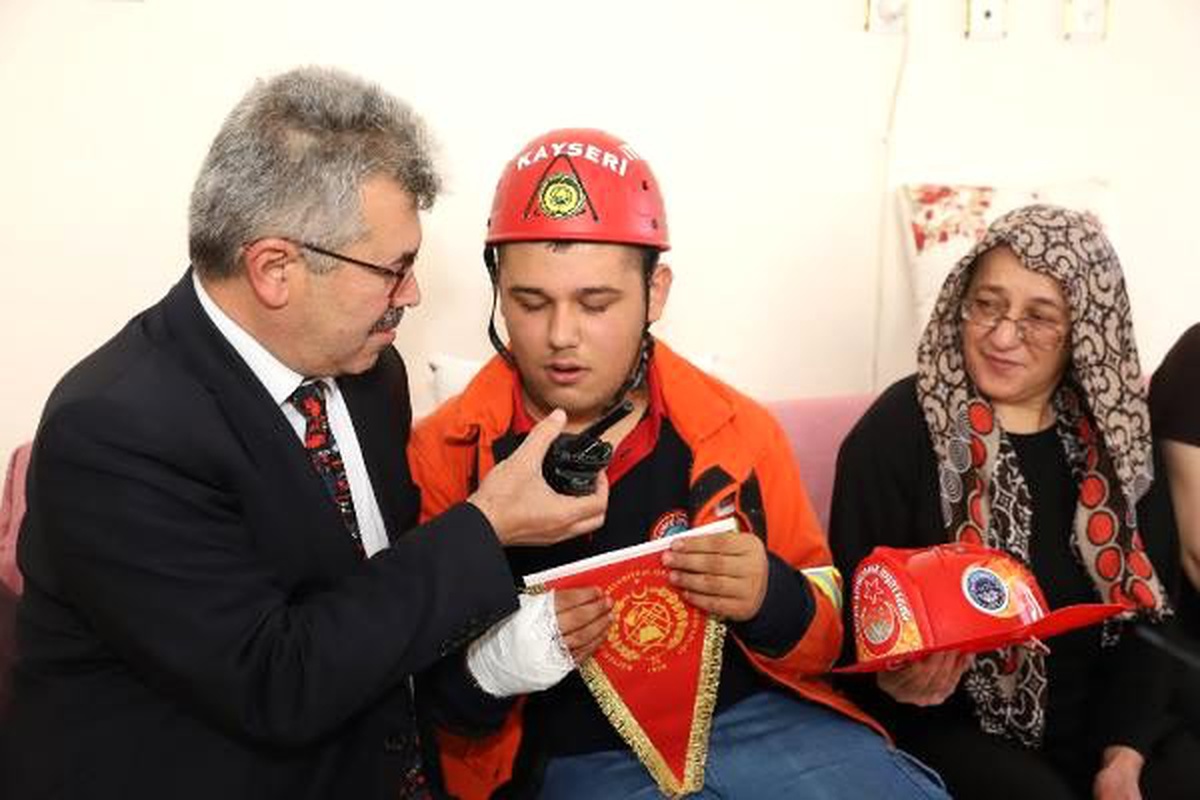 Otizmli ali,\'ye itfaiyecilerden sürpriz ziyaret