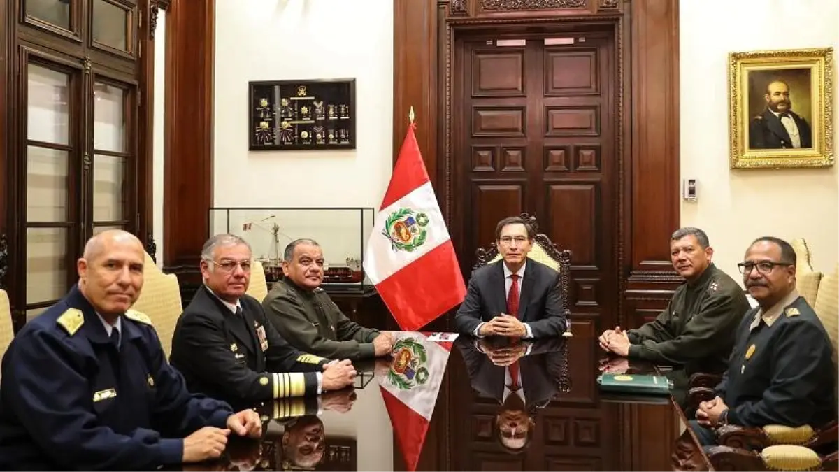 Peru\'da siyasi kriz: Ordu, Devlet Başkanı Vizcarra\'ya desteğini açıkladı