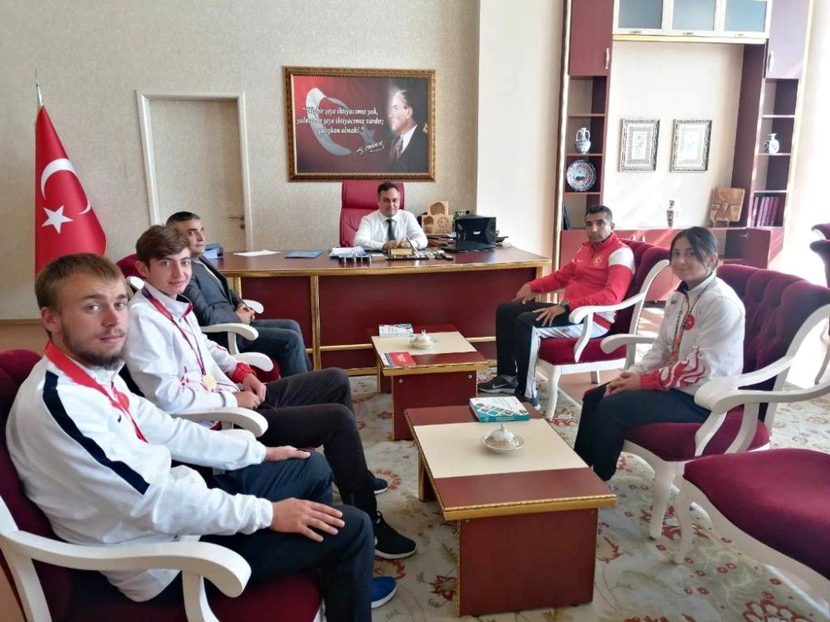 Şampiyon sporculardan Simav Kaymakam Halim\'e ziyaret