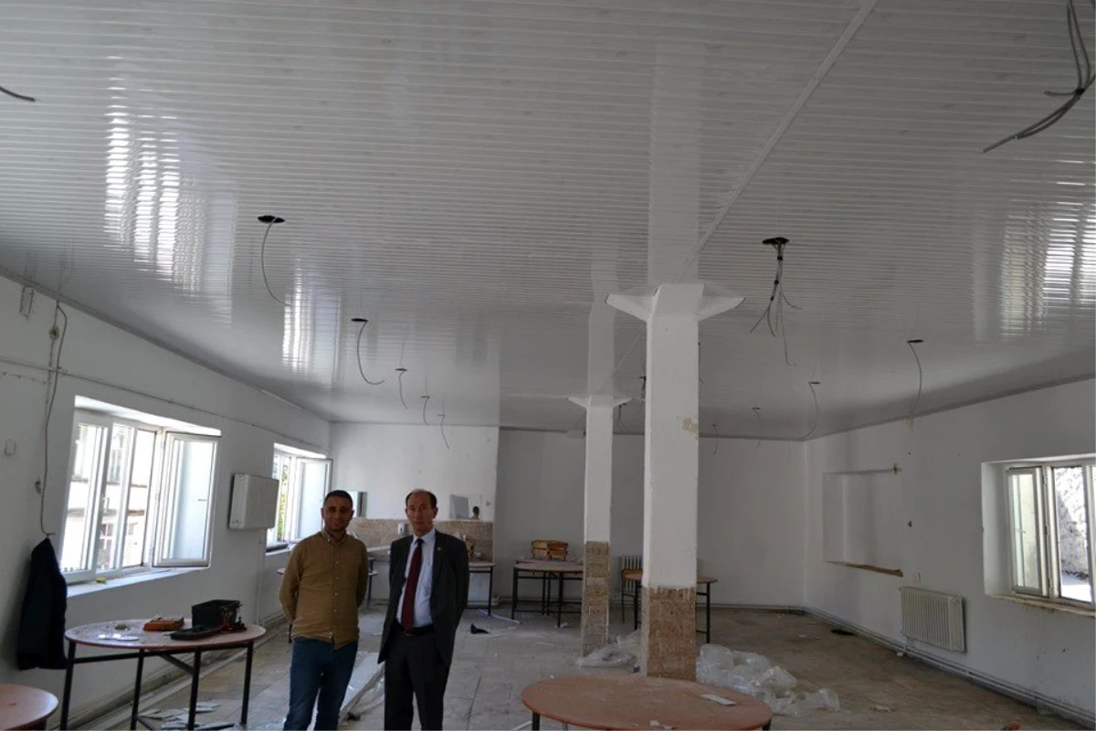 Şaphane\'de Belediye AŞ evi yenileme çalışmaları devam ediyor