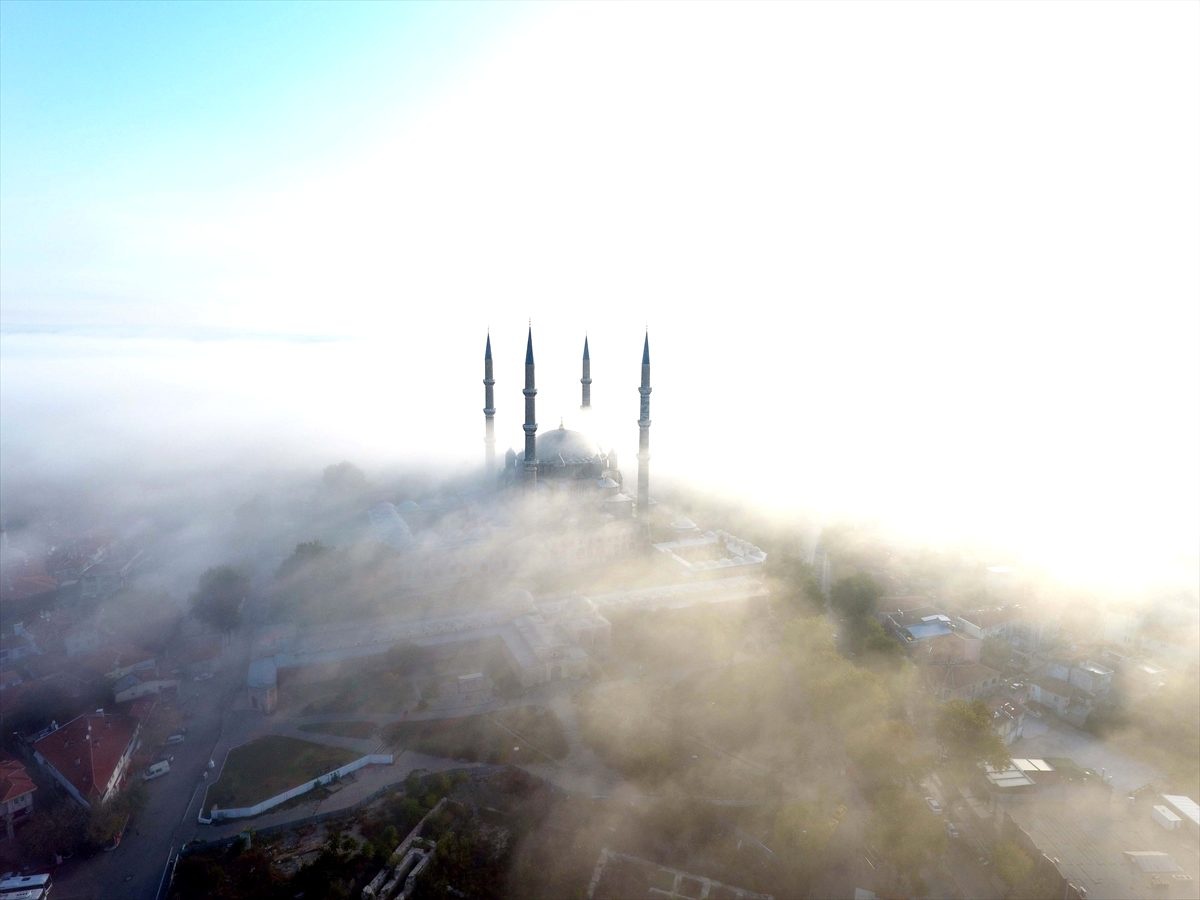 Sisin örttüğü Selimiye\'nin görüntüsü büyüledi