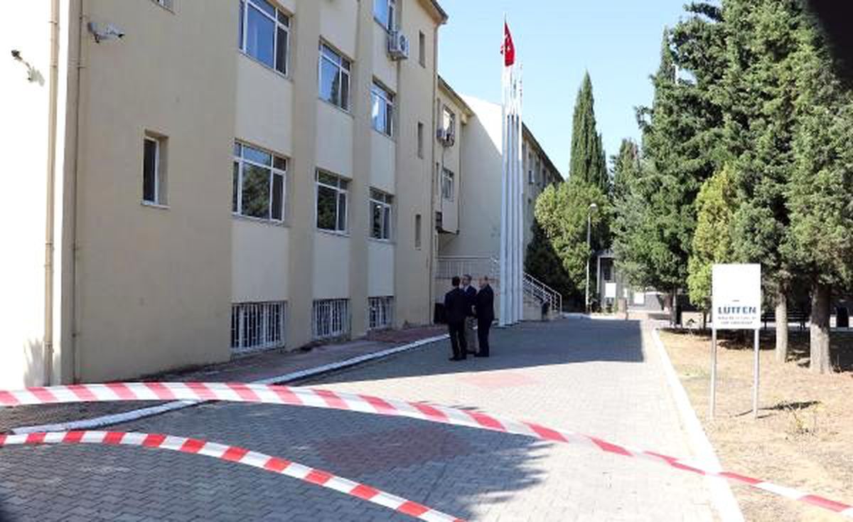 Tekirdağ\'da, depremde kolonları patlayan üniversite binası boşaltıldı (2)