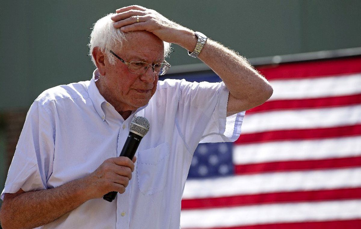 Trump\'ın rakibi Bernie Sanders hastaneye kaldırıldı